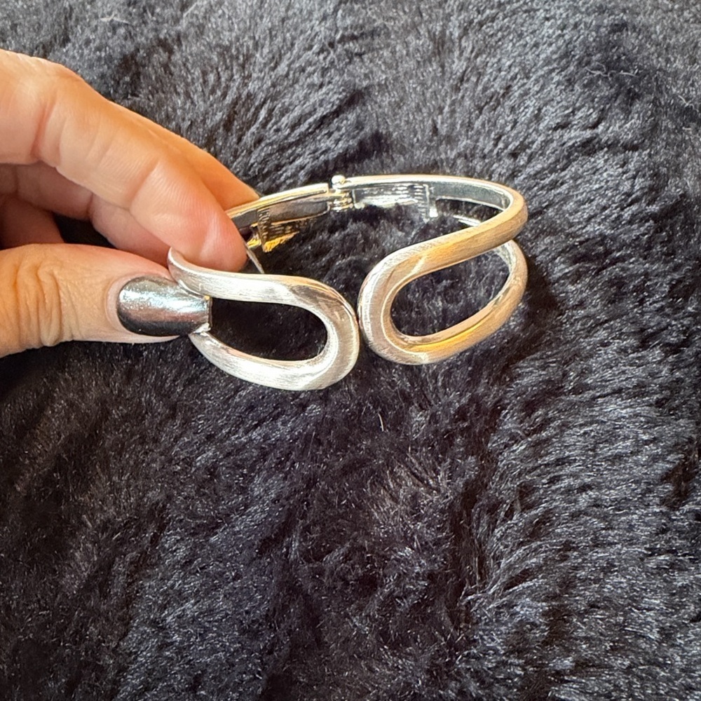 Fashion Silver Bangle Bracelet - NWOT - Never Worn